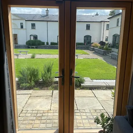 3 Castle Hume Court Holiday House Enniskillen Exterior photo